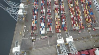 ithalat ve ihracat için konteyner portu, hava kabı portu