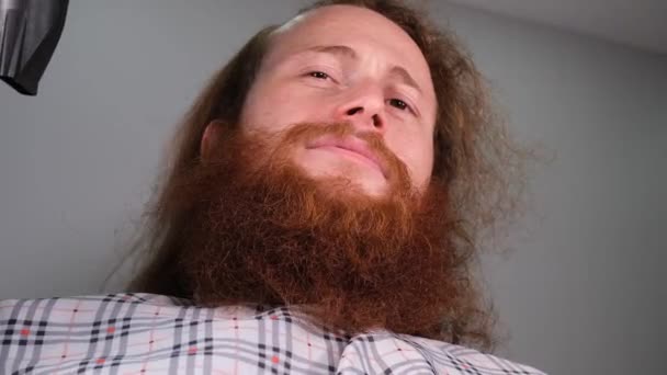 Barbă Frizer Îndreptă Încetinirea Barbei Frizerie — Videoclip de stoc