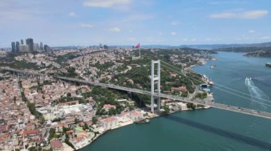 İstanbul Boğazı Köprüsü Trafik ve Kargo Gemisi Hava Görüntüsü