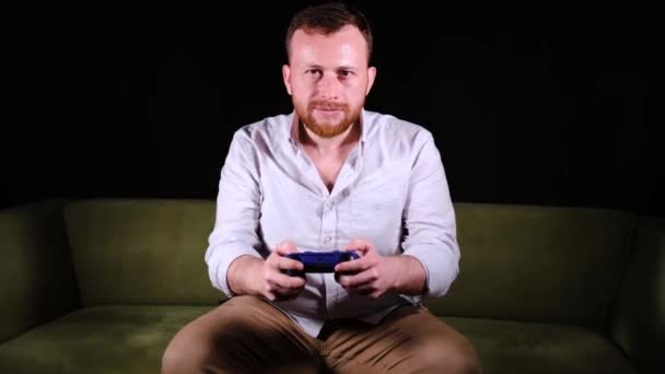 Joystick Ile Oyun Beyaz Adam Joystick Ile Oyun Oynuyor — Stok video