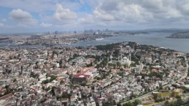Havadan İstanbul Manzarası, Hagia Sofya ve mavi cami görülebiliyor. Yüksek kalite 4k görüntü