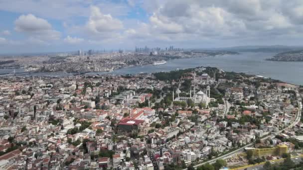 从空中俯瞰伊斯坦布尔风景 可以看到女神像和蓝色清真寺 高质量的4K镜头 — 图库视频影像