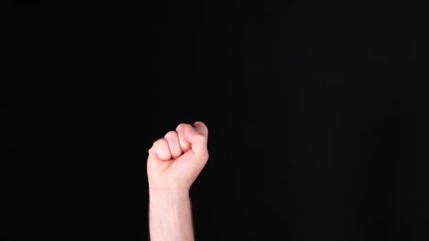 Männliche Hand Hält Drei Finger Hoch Schwarzer Hintergrund Hochwertiges Filmmaterial — Stockvideo