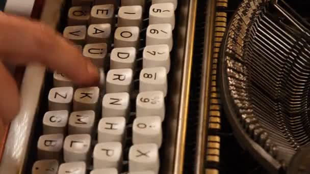 Typemachine Toetsenbord Typemachine Toetsenbord Close Met Rook Hoge Kwaliteit Beeldmateriaal — Stockvideo