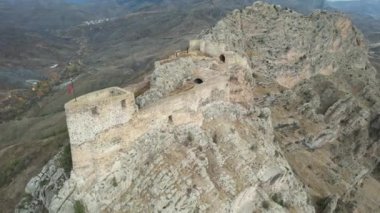 Ortaçağ kalesi, Gumushane 'de havadan kale, Hindi yüksek kalitede 4K görüntü.
