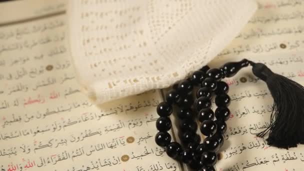 Koran Koran Różaniec Dywanie Modlitewnym Wysokiej Jakości Materiał — Wideo stockowe