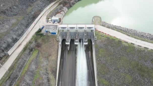 Centrale Idroelettrica Diga Fluviale Con Acqua Corrente Riprese Alta Qualità — Video Stock