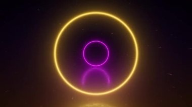 Neon tünelinden uçun. Soyut neon arka plan, daire koridorunda ileri doğru uçuyor, uzun tünel, ıslak zeminin altında parlayan pembe mavi yuvarlak şekiller, pullarla uçuyor.