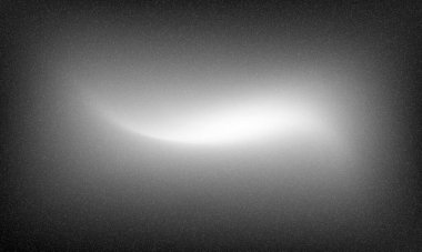 Beyaz gürültü, siyah noktalı tahıl dokusu, soyut noktalı kum etkisi, noktalardan gradyan. Vektör çizimi. Şeffaf arkaplanda kumlu desen. Monokrom ses yarım ton.