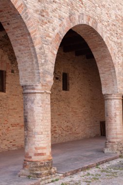 Dış taraftaki bir kilisenin yayları.