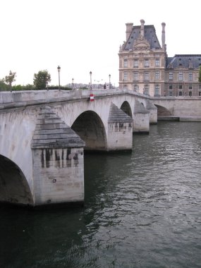 Üzerinde bir köprü olan Sein