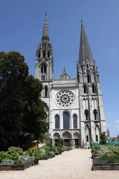 フランスの有名な大聖堂は昼間撮影 — ストック写真