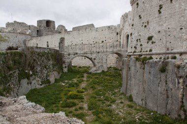 Gündüz vakti eski kale vurulacak.