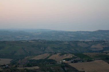 Gün batımında Abruzzo İtalya 'da iHills