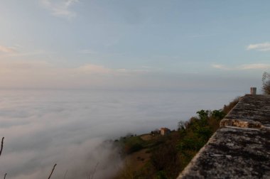 Atri Abruzzo İtalya 'da sis