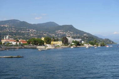 Maggiore Gölü bir tekneden görünüyor.