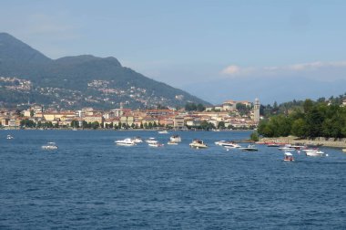 Maggiore Gölü bir tekneden görünüyor.