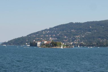 Maggiore Gölü bir tekneden görünüyor.