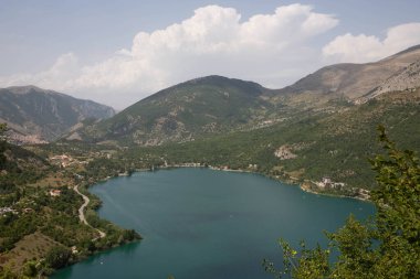 Gündüz vakti Scanno Gölü