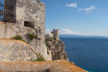 Tremiti adaları gündüz çekiliyor