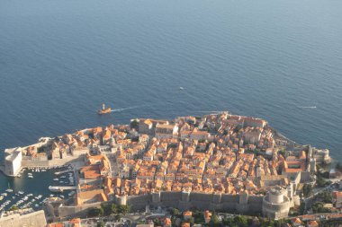 Hırvatistan 'ın tatil beldeleri gündüz vuruldu