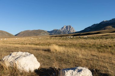Büyükanne Sasso, Campo Imperatore 'dan gündoğumunda.