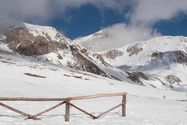 Abruzzo 'daki Gran Sasso Dağı