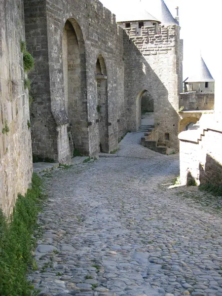 Bir kalenin eski duvarları