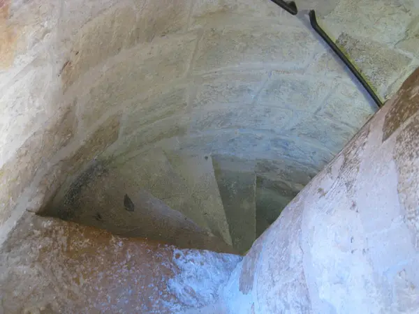 Mermerden yapılmış eski merdivenler