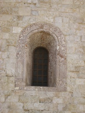 Castel del Monte antik binası güneşli bir günde çekildi