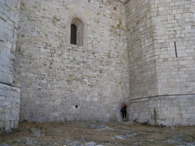 Castel del Monte antik binası güneşli bir günde çekildi