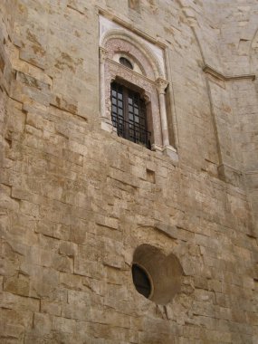 Castel del Monte antik binası güneşli bir günde çekildi
