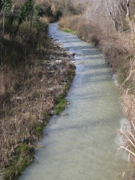 Abruzzo İtalya 'daki Salinello deresi.