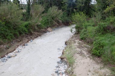 Bulutlu bir günde Salinello deresi
