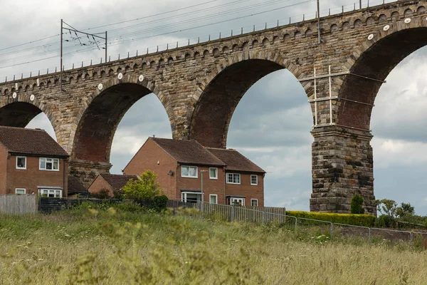 Houses Built Railway Viaduct Looking Small Comparison — Stock Photo, Image
