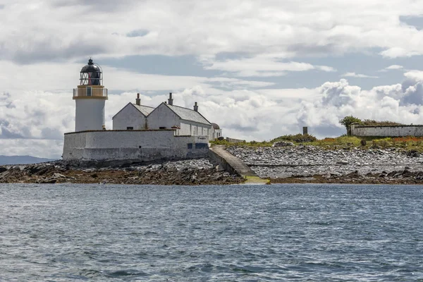 Stoney Plajı Ndan Uzak Bir Skoç Adasındaki Deniz Fenerine — Stok fotoğraf