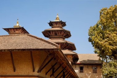Bhaktapur, Nepal - 11 Şubat 2025 - Hem yerel dindarları hem de meraklı turistleri çeken antik dini anıt
