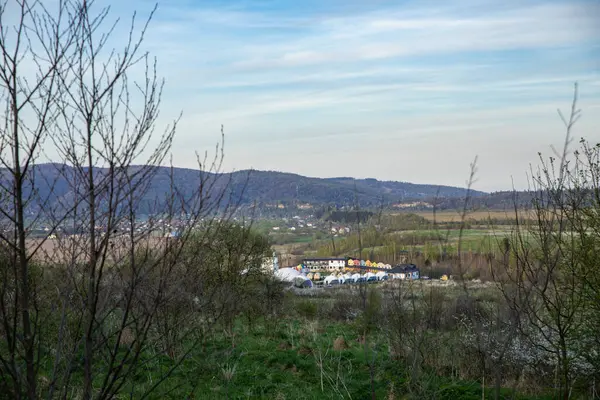 dağlar, kamp, binalar, tarlalar, çiçek açan ağaçlar, beyaz çiçekler, köy, panorama, mavi gökyüzü, çimen, ağaçlar, güneş, yeşillik, yürüyüş, kamp, manzara, yaz, 