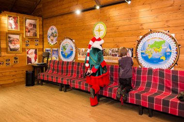 çocuk ve aktör, elf, Noel Baba 'nın evinde, resimler, kartlar, dekorasyonlar, kış, yeni yıl, tatiller, dekorasyonlar, tatil, ev, yaşam tarzı, mutluluk