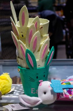 Paskalya sepetleri, kulaklı kovalar, yumurtalar için, tavşan surat, yumuşak oyuncak, sırt üstü uzan, beyaz, dekorasyon, kır tarzı, çok renkli, kumaş, tatil