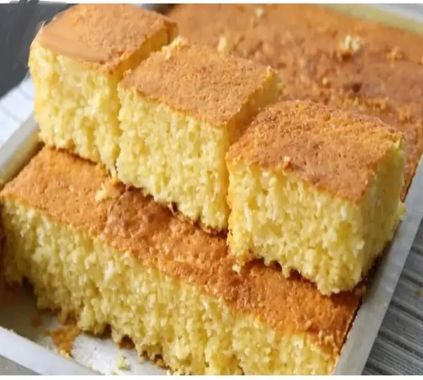 Hindistan cevizi ve manyok parçalı kek.