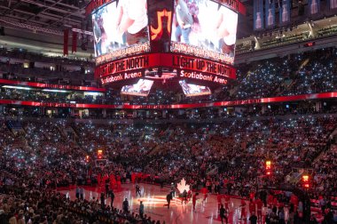 Toronto, Ontario, Kanada - 10 Ekim 2022: Toronto Raptors - Philadelphia NBA normal sezon maçı Scotiabank Arena 'dan önceki Scotiabank Arena genel görünümü