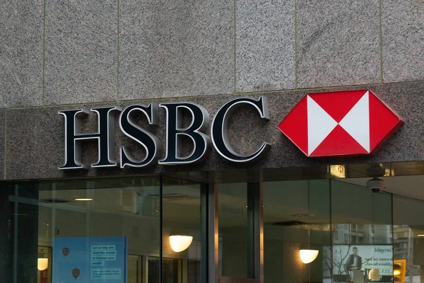 Toronto, ON, Kanada 17 Aralık 2022 HSBC Bank 'ın logosu ve markası. HSBC Holding plc, İngiliz çok uluslu bir uluslararası banka ve finansal hizmetler holding şirketidir..