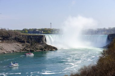 Niagara Falls adlı yaz zaman Kanada tarafında görüntülemek
