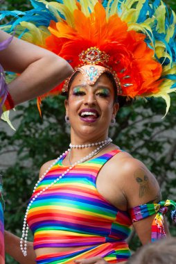 Toronto, ON, Kanada 26 Haziran 2022: Toronto 'daki 2022 Geleneksel Onur Yürüyüşü' ne katılanlar. 