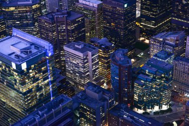 Toronto, On, Kanada - 7 Ekim 2019: Günbatımında Toronto 'nun merkezinde görüldü. Fotoğraf CN Kulesi 'nin tepesinden çekildi..