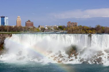 Niagara Falls adlı yaz zaman Kanada tarafında görüntülemek