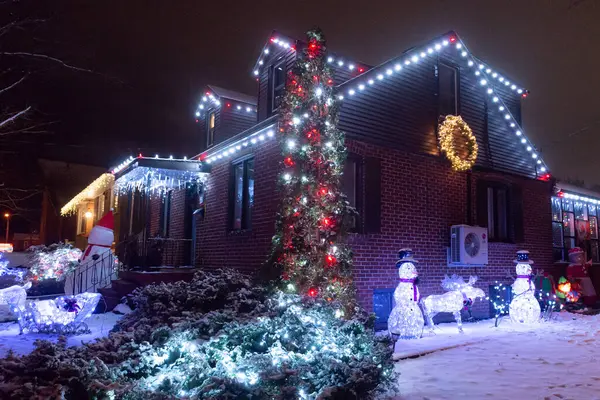 Toronto Ontario Kanada Prosince 2022 Prohlédněte Dům Zdobený Světly Vánocům Stock Obrázky