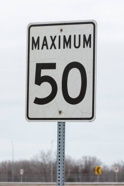 Toronto, ON, Kanada 17 Aralık 2022: Toronto Ulaşım Komisyonu 'nun Toronto şehir merkezindeki taşımacılık şirketinin işareti.