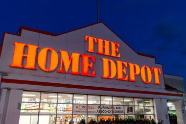 Toronto, ON, Kanada - 23 Ağustos 2023 Toronto 'daki Home Depot mağazasının tabelasına bakın